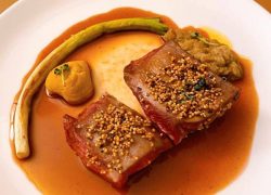 Lamm mit Auberginenkaviar, Kichererbse und Minze