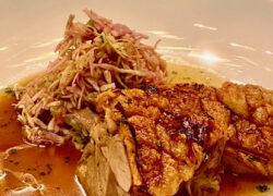 Bio-Schweinsbrat'l „Schwäbisch Hall", Krautsalat,
Serviettenknödel, Majoransaft