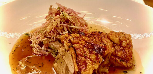 Bio-Schweinsbrat'l „Schwäbisch Hall", Krautsalat,
Serviettenknödel, Majoransaft